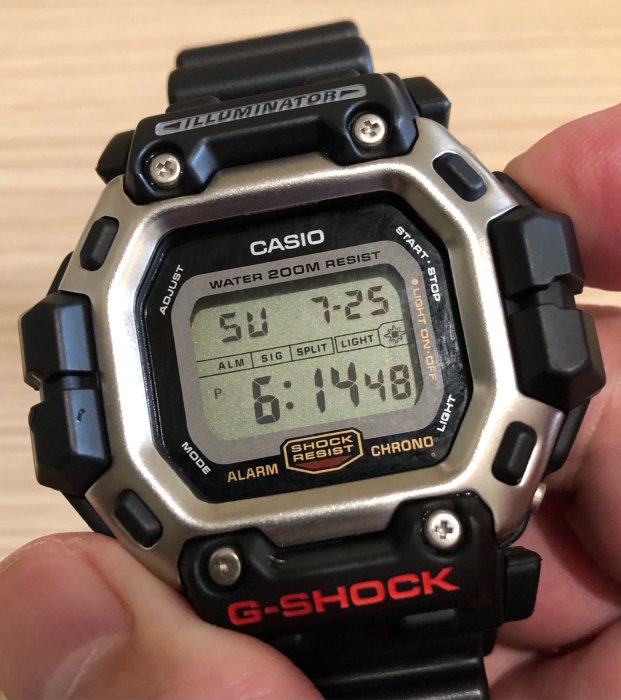 *出清大特賣～CASIO dw8300 鋼彈 實物實拍 只有手錶 盒子 說明書要找找看喔