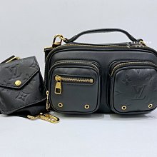 遠麗精品(板橋店)S3041 LV UTILITY黑色壓紋牛皮雙口袋肩背包M80450