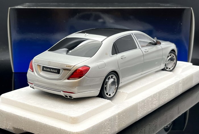 【MASH】現貨特價 Autoart 1/18 Mercedes Maybach S600 SWB 銀 76292