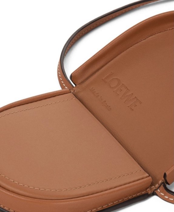 《 限時代購商品》﻿ ﻿  Loewe heel bag (caramel) 迷你包