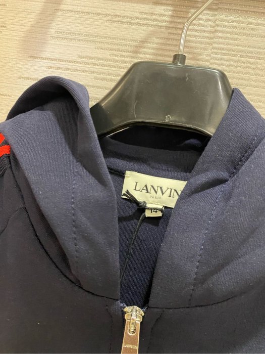 【EZ兔購】~正品 法國 Lanvin 浪凡 刺繡 LOGO 連帽 外套~義大利製 青年款= 男 成人 XS 號