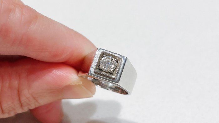 97499 大千典精品 秦老闆 流當品 天然鑽石戒指 圓鑽0.52克拉 寬版 鑽戒 簡約基本款 日常配件 中性 超值 銀鑲
