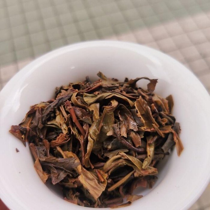 2006年雲南普洱茶中茶綠印老青餅生普357克七子餅金新疆西藏專鏈