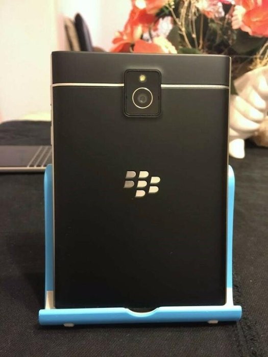 白色※台北快貨※黑莓機 Blackberry Passport 32GB 國際版SQW100-1