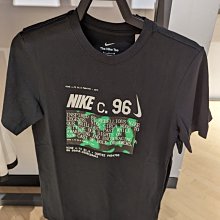 南🔥2023 3月 NIKE 短袖上衣 短T 圖案印刷 籃球 運動 休閒 寬鬆 男款 黑 DZ2688-010