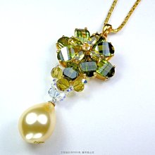 珍珠林~新品上架 超美的三層次多切角山茶花晶鑽鋯石硨磲貝珍珠美墬 橄欖綠#116