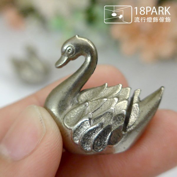 【18Park 】小巧可愛 Swan [ 天鵝紙鎮/紙牌 ]