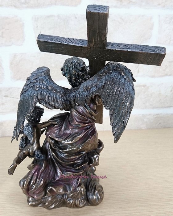 點點蘑菇屋 歐洲進口古典雕塑-仿銅天使抱十字架擺飾 耶穌基督 教會精緻飾品 天主教 藝術雕像 現貨 免運費