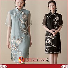 【水水女人國】～驚豔。藝術極品中國風～高檔禮服首選＊花仟(兩色)。精緻重工復古繡花真絲歐根紗改良式時尚短袖中長寬擺旗袍