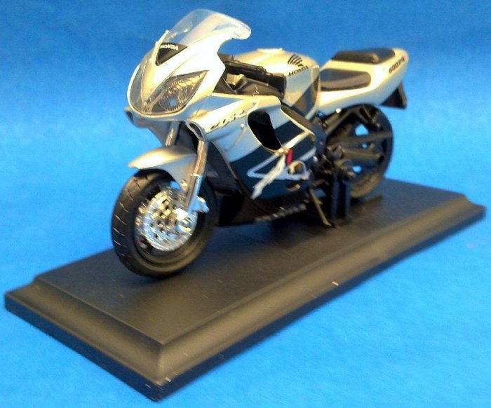 【Maisto精品車模】Honda CBR600F4i 銀色 本田摩托車 重型機車模型 尺寸1/18