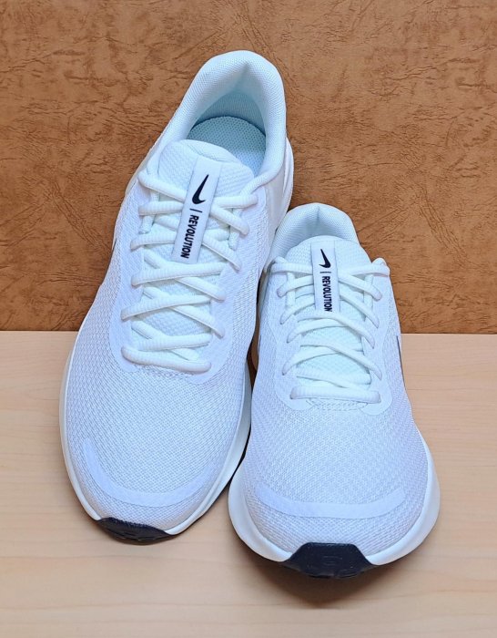 ✩Pair✩ NIKE W REVOLUTION 7  女慢跑鞋 FB2208-101 穩定避震 透氣舒適 百搭款 白銀