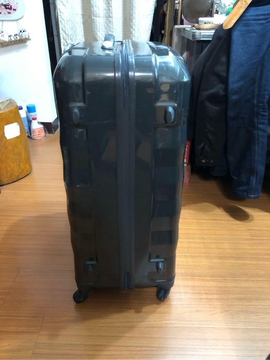美國旅行者 American Tourister 29吋行李箱 輪子氧化脫皮