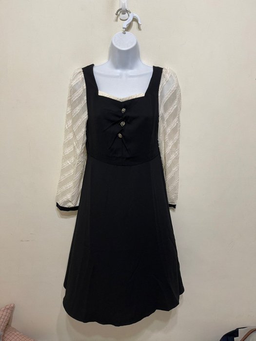 「 全新 」 MiSHE 女版長袖洋裝 M號（黑白）59