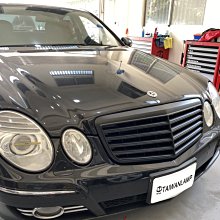 《※台灣之光※》全新BENZ 賓士 W211 E63 E350 E200 08 07 09年後期小改款專用消黑水箱罩