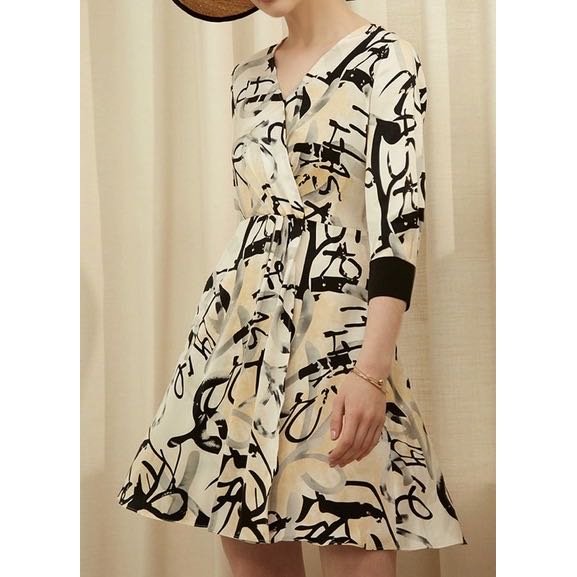 🔥熱銷售完不補🔥34、36號。MOMA 絲綢緞面藝術塗鴉收腰傘狀洋裝