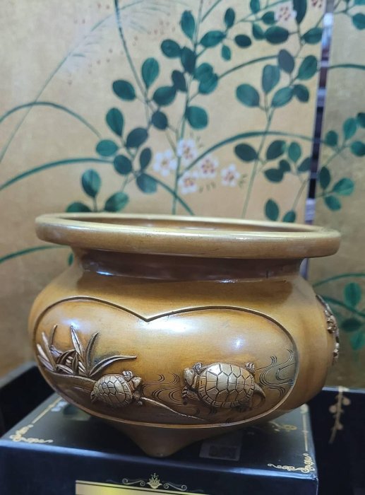 @@@六合堂@@@日本百年皇室銅香爐精品。手工雕刻圖騰。皇貴族用器~極高檔。【可比 明代 宣德爐 更精緻 工藝難度更高，