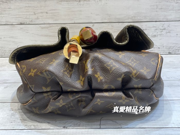 真愛名牌精品》LV M97016 限量老花抽繩吊飾肩背包*9成新*000778