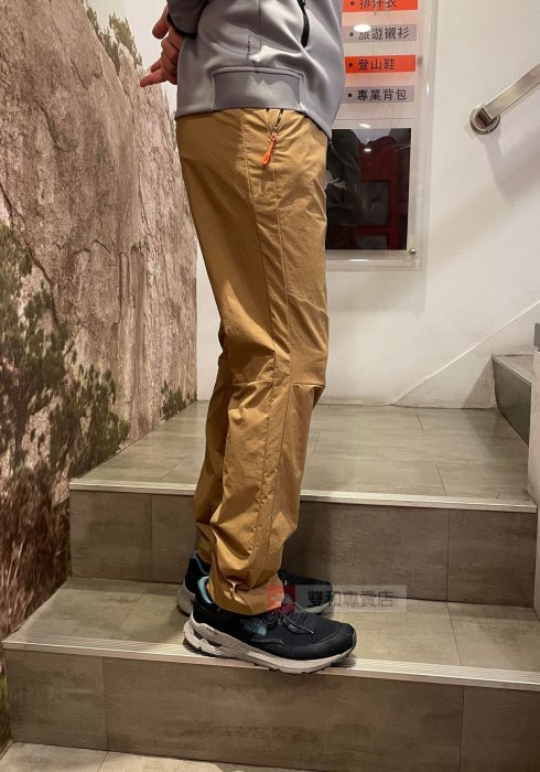 -滿3000免運-MAMMUT 長毛象 Hiking Pants 男彈性抗UV快乾長褲/102200420/深沙褐