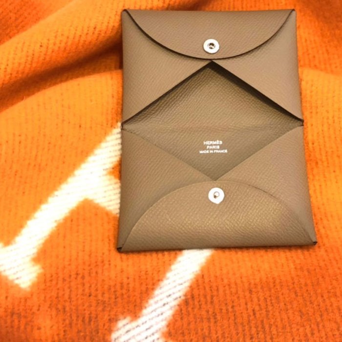 ［現貨在台］全新未使用 Hermes Calvi Cardholder 名片夾 卡夾 大象灰 18 Etoupe Epsom