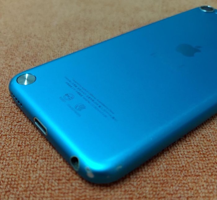 Apple 
ipod Touch 5代 
4吋儲存空間 32GB 
使用功能正常
二手外觀九成五新
背面藍色機身
角有使用痕跡