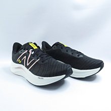 New Balance WFCPRCG4 FuelCell Propel v4 女慢跑鞋 D楦 黑x泡泡粉