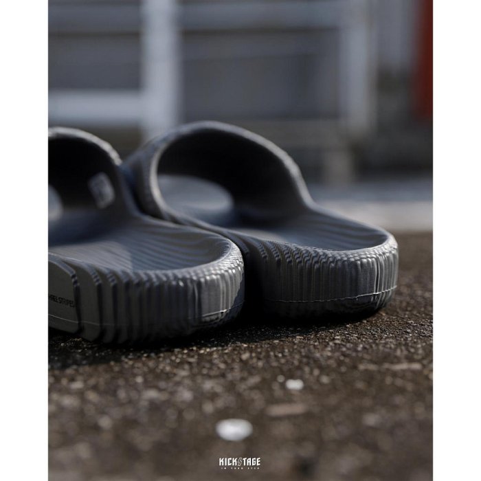 ADIDAS ADILETTE 22 SLIDES 鐵灰色 波紋 防水拖鞋 男女鞋【HP6522】yeezy平民版