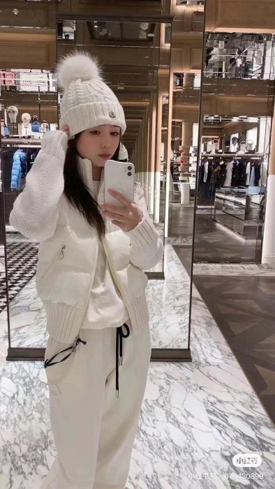 moncler 新款拼接羊毛針織袖立領羽絨服外套 刺繡logo後背設計 90絨填充