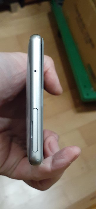 經典旗艦 SONY Xperia XZ2 (H8296) 64G 1900萬畫素 S845 5.7吋 只有測試可開機有聲音 狀況: 無畫面 其餘不知