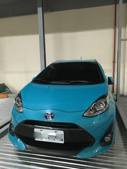 2019年式Toyata PriusC 1.5 影音全配 衛星導航 行動通訊 行車電腦 倒車雷達.顯影 I-KEY 油電