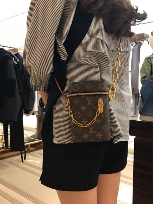 Louis Vuitton M68791 LV Phone Box 小型鍊帶硬箱白| Yahoo奇摩拍賣