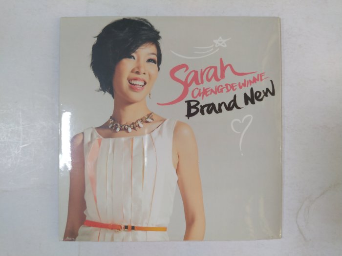 昀嫣音樂(CD41)  鄭雪梅 Sarah Brand New 2013年 全新未拆封 片況如圖 售出不退