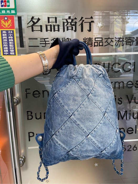 名品商行 2手名牌 Chanel 22bag 牛仔後背包 手提  晶片 99新閒置品  請多参考圖片 附防塵套 尺寸W29H34D8 附本店購買證明