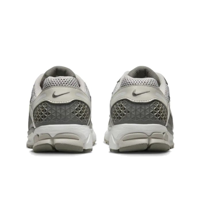 【A-KAY0】NIKE ZOOM VOMERO 5 IRON ORE FLAT PEWTER 卡其灰【FD0791-012】