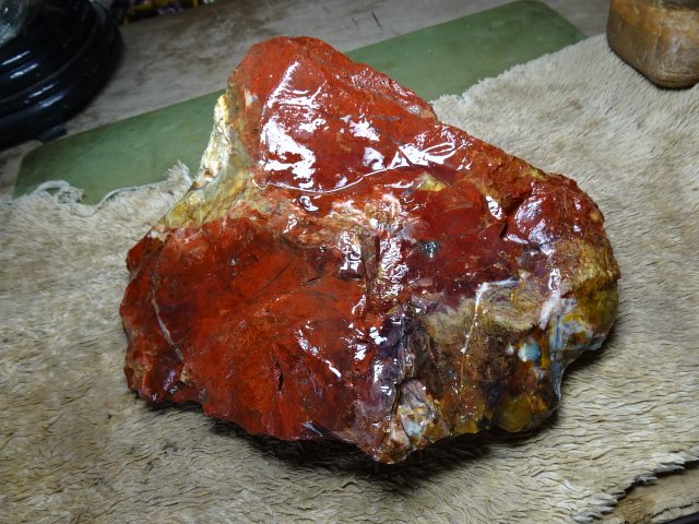 《藍晶寶石玉石特賣》→〈原石系列〉→天然紅虎皮紋木化綠玉髓原礦〈4650公克→y75