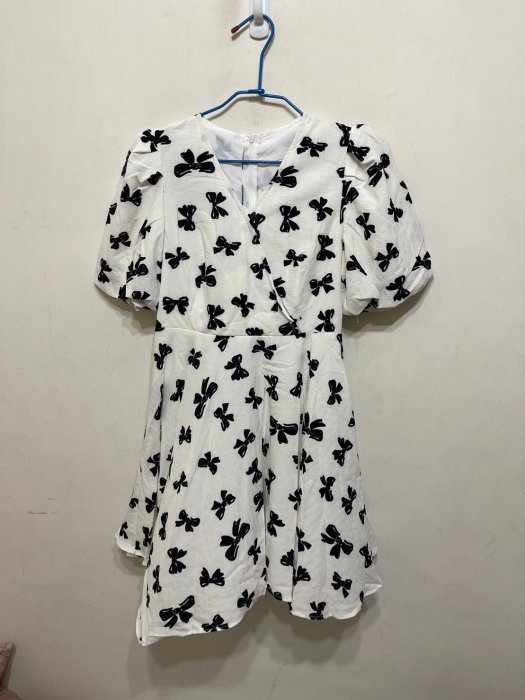 「 全新 」 MiSHE 女版短袖洋裝 M號（黑白）59