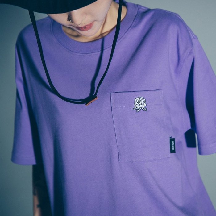 CPTN HOOK  ARRIVAL 19 ROSE PATCH TEE