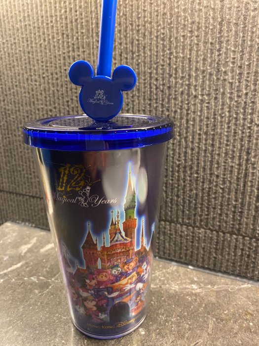 ST小旺鋪   香港 Disney   週年紀念杯  煙火歡慶  卡通人物手握杯  (附吸管)  23.5 x9cm