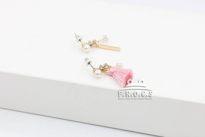 F.R.O.G.S A010205韓國進口粉色流蘇珍珠水鑽不對稱造型耳環耳針耳釘耳扣耳勾耳掛(現貨)
