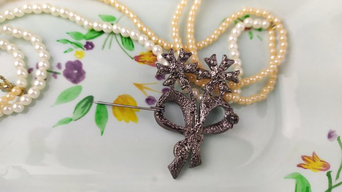 紫丁香歐陸古物雜貨♥歐洲vintage蝴蝶結花朵鑲鑽石胸針