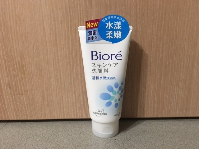 Biore 蜜妮 溫和水嫩洗面乳100g (2022/12), 特惠65