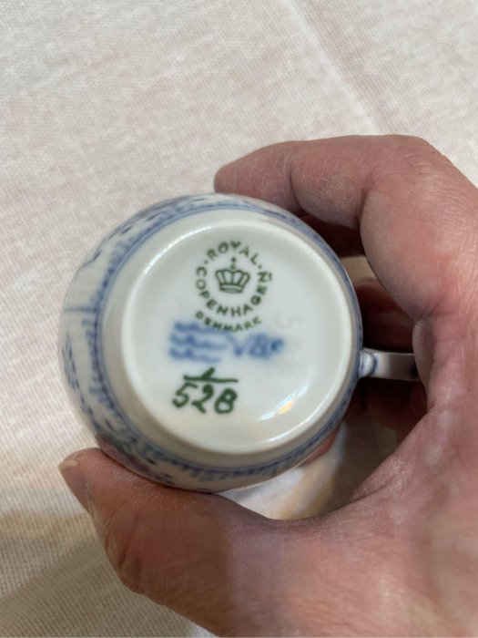 丹麥 皇家 哥本哈根 Royal Copenhagen 半花邊唐草 摩卡杯 一杯一碟 非常新 沒有使用 喝中式茶很特別 讓你的茶桌 茶席 與眾不同