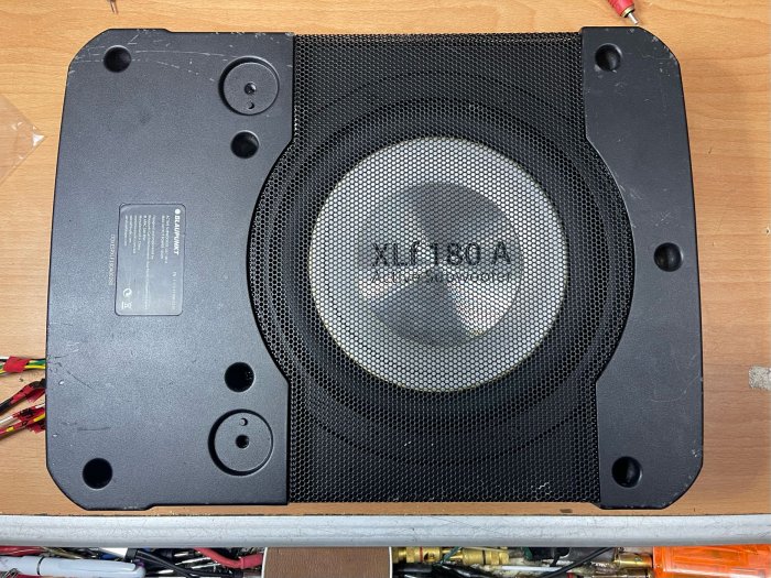 【BLAUPUNKT】德國藍點 XLf-180A 8吋 超薄重低音喇叭 ＊最大功率400W | 雙向射擊 (無控制器，聲音正常）