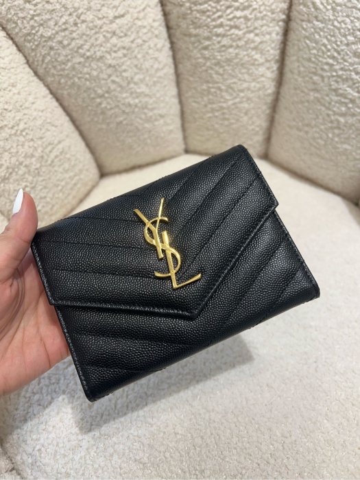 YSL 真品  ，聖羅蘭 黑色魚子醬 女款 信用卡卡片夾， 護照夾，超美經典荔枝皮 牛皮， 金釦 現貨 便宜出售