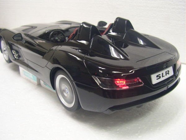 遙控車 1:12 原廠授權認證 Mercedes-Bens SLR (Z199) 遙控車(黑色)