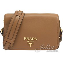 【茱麗葉精品】 全新精品 PRADA 專櫃商品 1BD163 經典浮雕LOGO荔枝牛皮翻蓋斜背包.咖 預購無現貨