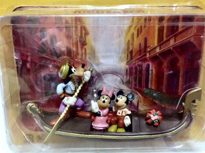 【卡漫精品館】Disney 東京迪士尼樂園【Venetian Gondolas米奇美妮遊威尼斯】吊卡模型玩偶已絕版逸品