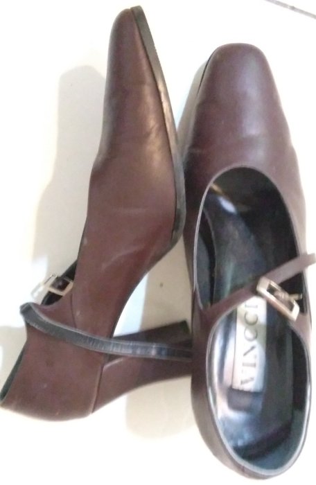 Office Lady 流行個性鞋+免費送一雙5成新皮製低跟鞋