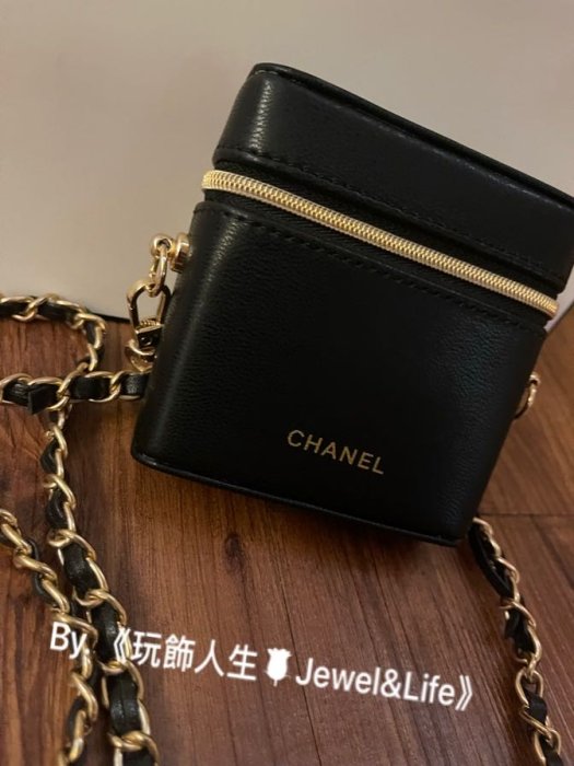 品牌VIP經典贈品MAKE UP系列💯 CHANEL 香奈兒 超美 黑色 金扣 改造口紅包 硬包 小廢包 斜背包