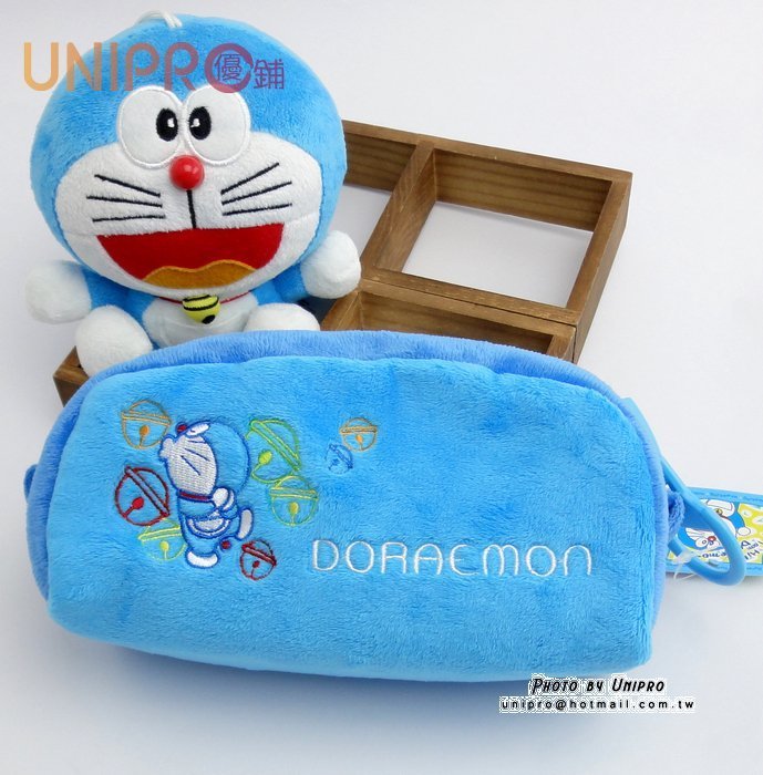 【UNIPRO】 Doraemon 哆啦A夢 小叮噹 絨毛 大拉鍊 大容量 化妝包 萬用包 鉛筆盒 筆袋