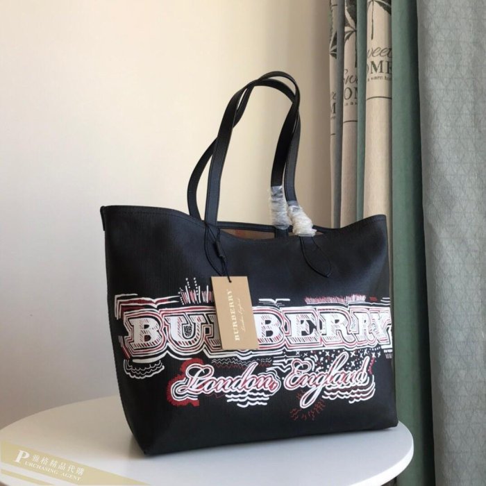 雅格精品代購 BURBERRY 時尚品牌 塗鴉雙面兩用(1)托特包 經典購物袋 美國outlet代購